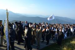 Mii de credincioși la Crucea-monument de pe Muntele Mic