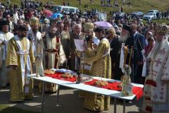 Mii de credincioși la Crucea-monument de pe Muntele Mic