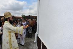 Biserica din Ticvaniu Mare împodobită de sărbătoare