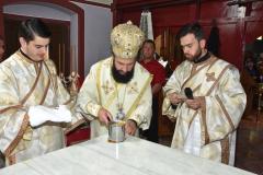 Biserica din Ticvaniu Mare împodobită de sărbătoare