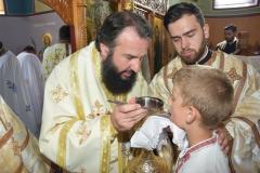 Biserica din Ticvaniu Mare împodobită de sărbătoare