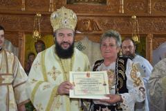 Biserica din Ticvaniu Mare împodobită de sărbătoare