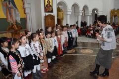 Grupuri de colindători l-au colindat de Părintele Episcop 