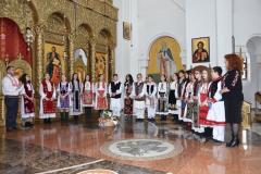 Grupuri de colindători l-au colindat de Părintele Episcop 