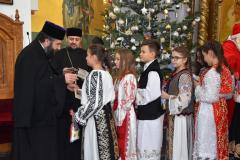 Grupuri de colindători l-au colindat de Părintele Episcop 