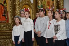 Grupuri de colindători l-au colindat de Părintele Episcop 