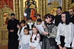 Grupuri de colindători l-au colindat de Părintele Episcop 