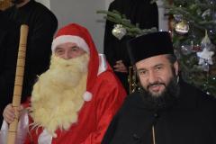 Grupuri de colindători l-au colindat de Părintele Episcop 