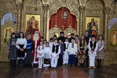 Grupuri de colindători l-au colindat de Părintele Episcop 