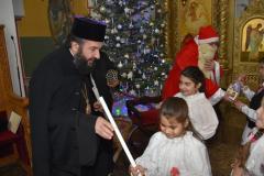 Grupuri de colindători l-au colindat de Părintele Episcop 