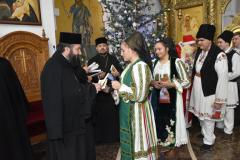 Grupuri de colindători l-au colindat de Părintele Episcop 