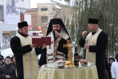 Comemorarea eroilor şi alaiul colindătorilor în Episcopia Car