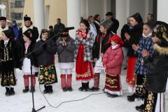 Comemorarea eroilor şi alaiul colindătorilor în Episcopia Car