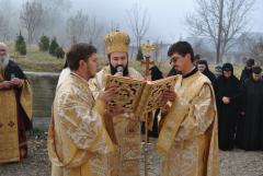 Biserica mare a schitului Gornea a fost târnosită