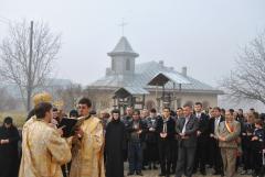 Biserica mare a schitului Gornea a fost târnosită