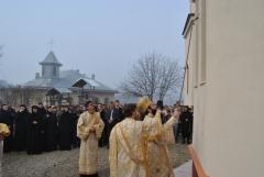 Biserica mare a schitului Gornea a fost târnosită