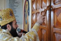 Biserica mare a schitului Gornea a fost târnosită