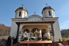 Biserica mare a schitului Gornea a fost târnosită