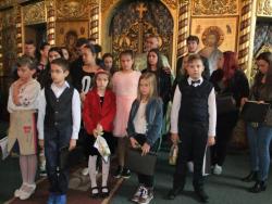 Rugăciune şi cântare la Florii,   în Biserica  „Sfinţii Apostoli Petru şi Pavel” din Reşiţa-Govândari