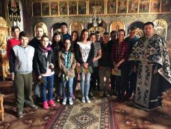 Tinerii din Berzovia, comuniune între Şcoală şi Biserică