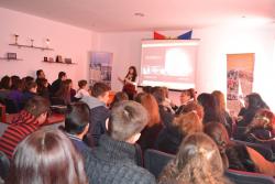 Activități educative și artistice la centrele de tineret din Reșița și Oravița