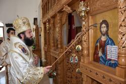 A fost sfințit iconostasul la Biserica „Pogorârea Duhului Sfânt” din Reșița