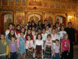 Hristos împărtăşit copiilor în parohia Pojejena