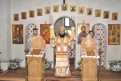 Slujire arhierească şi hirotonie la mănăstirea Piatra Scrisă