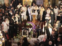 Înaltpreasfinţitul Părinte Arhiepiscop Gherasim Cristea a fost înmormântat la Râmnicu Vâlcea 