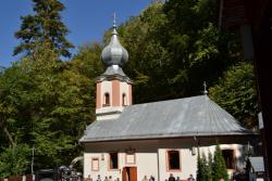 Acoperământul Maicii Domnului sărbătorit în Episcopia Caransebeșului