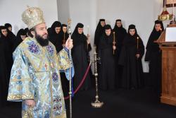 Slujire arhierească la Mănăstirea Nera
