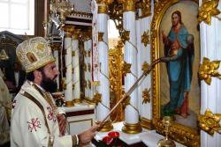 Biserica „Sfântul Proroc Ilie Tesviteanul” din Oravița în haine de sărbătoare