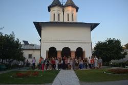 Tineri din Caraș-Severin în vizită la mănăstiri din Episcopia Slatinei și Romanaților
