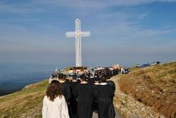 Pelerinaj la crucea de pe muntele Mic 