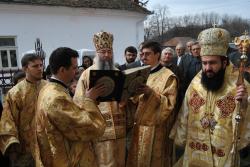 Târnosirea bisericii din Petnic