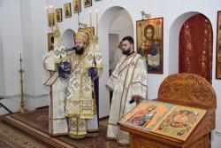 Slujire arhierească la Mănăstirea Piatra Scrisă
