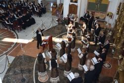 Corala Camerală „Sargeția” din Deva a oferit un regal muzical pentru caransebeșeni